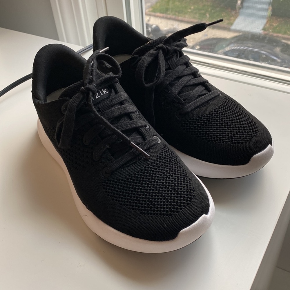 Kizik new in box never worn W6.5